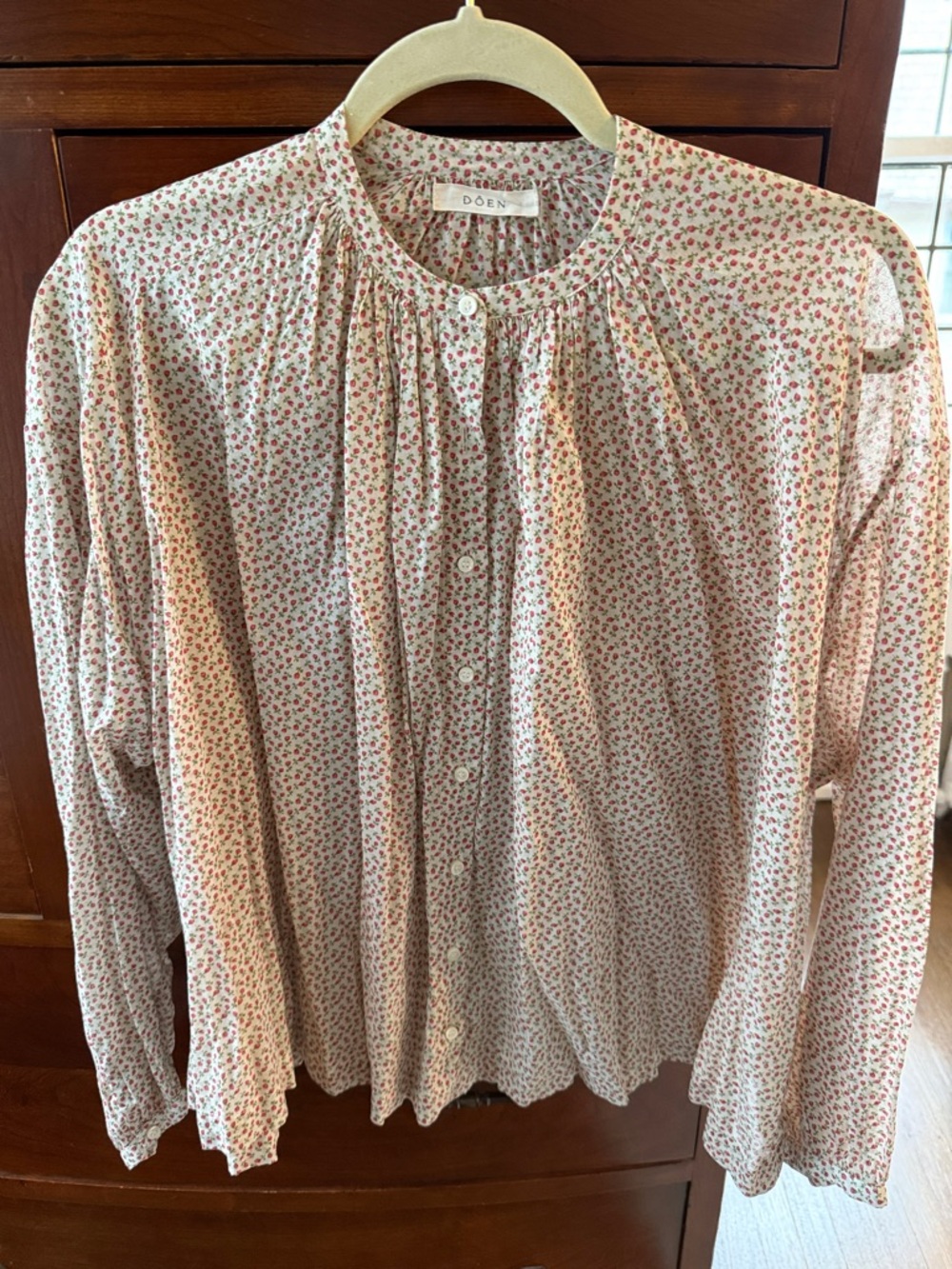 DÔEN Jane Floral Button-Front Blouse in Cream with Pink Roses